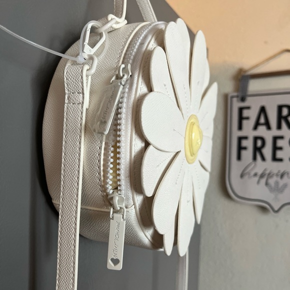 Betsey Johnson CO Petal Kitsch CrossBody Purse Daisy Bloom Wildly Original - Picture 6 of 7